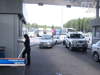 На границе с Литвой и Латвией сохраняются очереди грузовых автомобилей