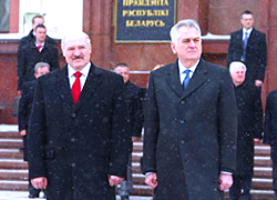 Президент Сербии пообещал «любую поддержку» Лукашенко