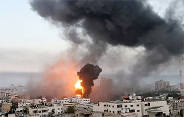 Видеофакт: В секторе Газа в результате авиаудара Израиля рухнуло 13-этажное здание