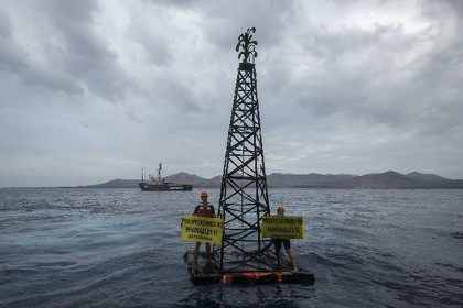 Экологи на Arctic Sunrise выступили против добычи нефти на Канарах