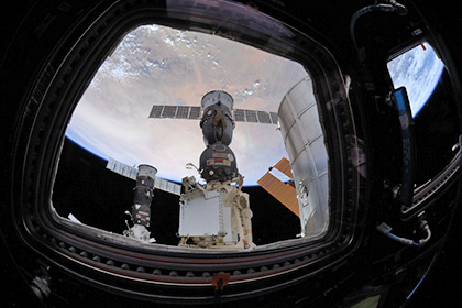 «Союз» с экипажем 43-й экспедиции отстыковался от МКС