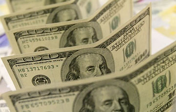 Доллар подешевел на 380 рублей на торгах в Минске