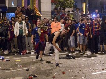 Болельщики отметили победу "Барселоны" беспорядками