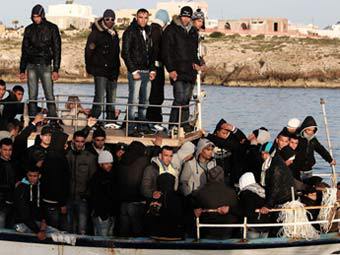 В Средиземном море затонуло судно с сотнями беженцев