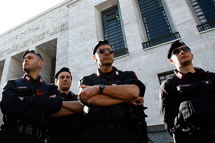 В Италии арестовали 40 подозреваемых в связях с мафией