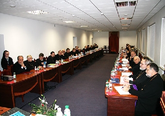 Митрополит Кондрусевич вошел в Комиссию по информации Синода епископов по новой евангелизации