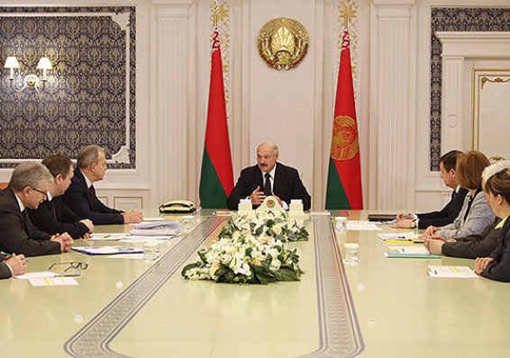 Лукашенко созвал совещание по вопросу эпидемиологической ситуации в Беларуси