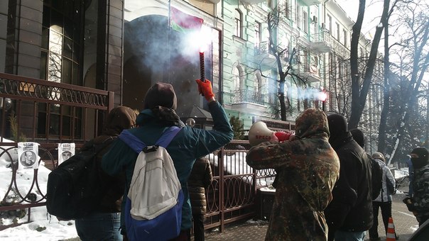 Анархисты в Киеве пикетировали белорусское посольство