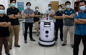 В Малайзии разработали робота для помощи больным COVID-19