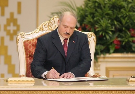 Лукашенко назначил гендиректора МАЗа, ректора нархоза и главу «Беллегпрома»