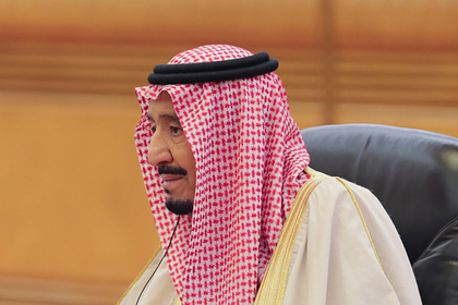 Саудовский король приказал уволить перехвалившего его журналиста