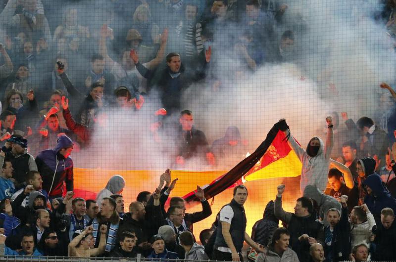 «Российские туристы» сожгли флаг Германии на матче с Боруссией