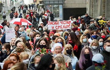 Колонна Женского марша в Минске дошла до Площади Победы