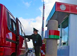 Лукашенко: Челноки толком нигде не работают и «шмыгают» через границу