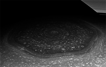 Ученые разгадали тайну загадочного шестиугольника на Сатурне