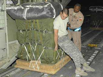 Самолеты ВВС США сбросили рекордное количество грузов в Афганистане