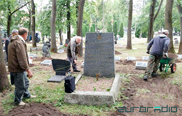 На Военном кладбище в Минске задержали троих волонтеров