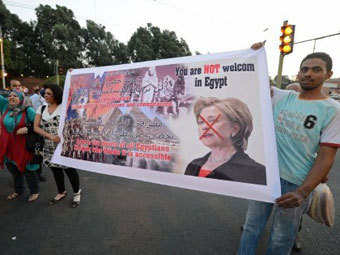 Египтяне забросали помидорами Хиллари Клинтон