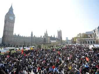 Тысячи сторонников "Тамильских тигров" перекрыли центр Лондона