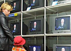 Лукашенко на ТВ в 20 раз больше, чем остальных кандидатов