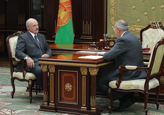 Президент принял с докладом премьер-министра Сергея Румаса