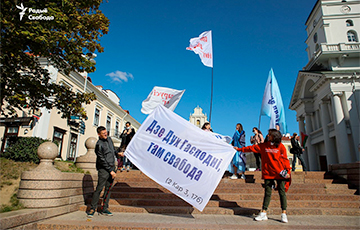 На Немиге уже собрались тысячи белорусов