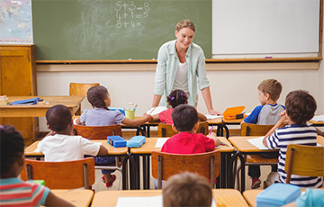 С 1 сентября польским учителям повысят зарплату на 9,6%