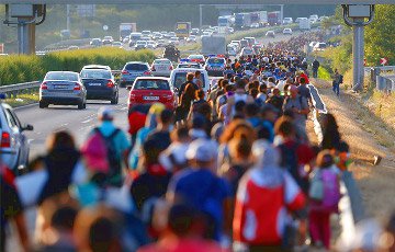 Австрия перекрыла шоссе на границе с Венгрией из-за мигрантов