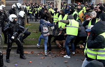 Во Франции в акциях протеста «желтых жилетов» приняли участие почти 34 тысячи человек