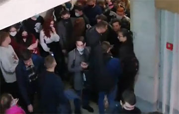 Студенты БГУ вышли на акцию протеста