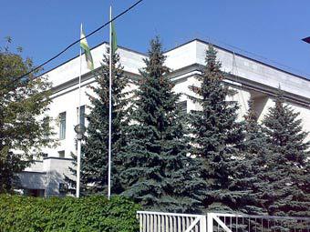 Ливийское посольство в РФ спустило зеленый флаг