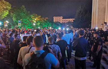В Хабаровске прошли сразу три стихийных митинга