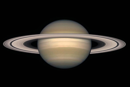 Снимки Сатурна за 11 лет соединили в авангардное видео