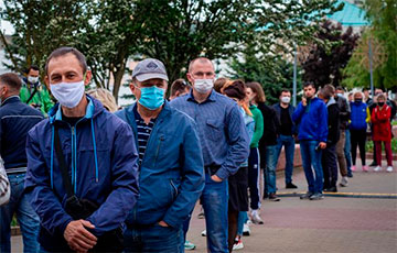 Видеофакт: Километровые очереди на пикетах в Гродно и Минске