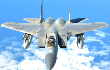 Видеофакт: F-22 встретились в воздушном бою с F-35