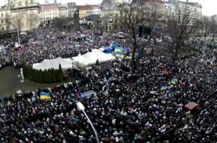 Массовый митинг проходит также во Львове