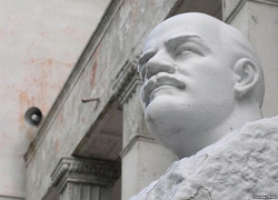 С центральной площади Горок убрали памятник Ленину