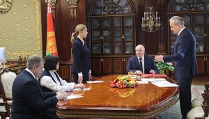 Лукашенко пообещал в воскресенье навести порядок