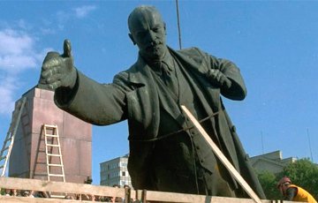 За два года в Украине демонтировали более 800 памятников Ленину