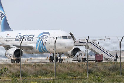 СМИ анонсировали штурм захваченного лайнера EgyptAir