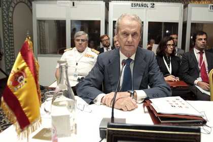 Министр обороны Испании допустил похищение экипажа разбившегося вертолета