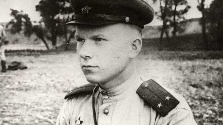 Василь Быков попал в тройку самых значимых военных писателей