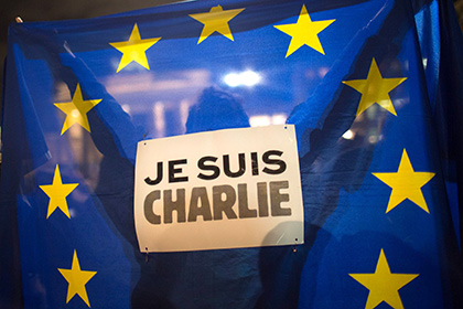 Charlie Hebdo посмеялся над офшорным скандалом