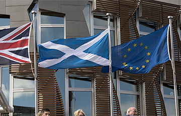 Парламент Шотландии оставит флаг ЕС возле здания после Brexit