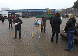 На пикете в Минске конфисковали листовки «Свободу политзаключенным!»