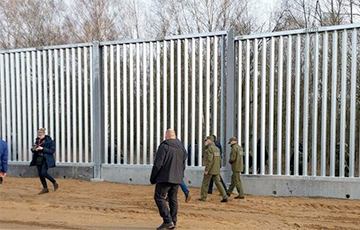 Стену на польско-беларусской границе повредили в двух местах со стороны Беларуси