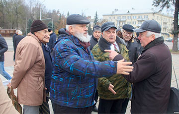 Витебские коммунисты едва не подрались возле памятника Ленину