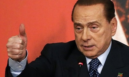 Берлускони начал работу в доме престарелых