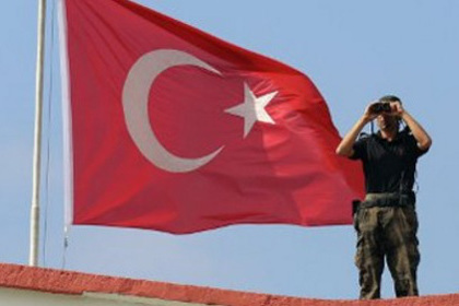 Турция обвинила в терроризме трех военных командиров