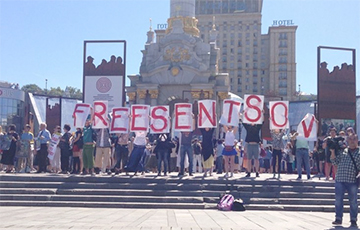 В Киеве проходит акция в поддержку Сенцова